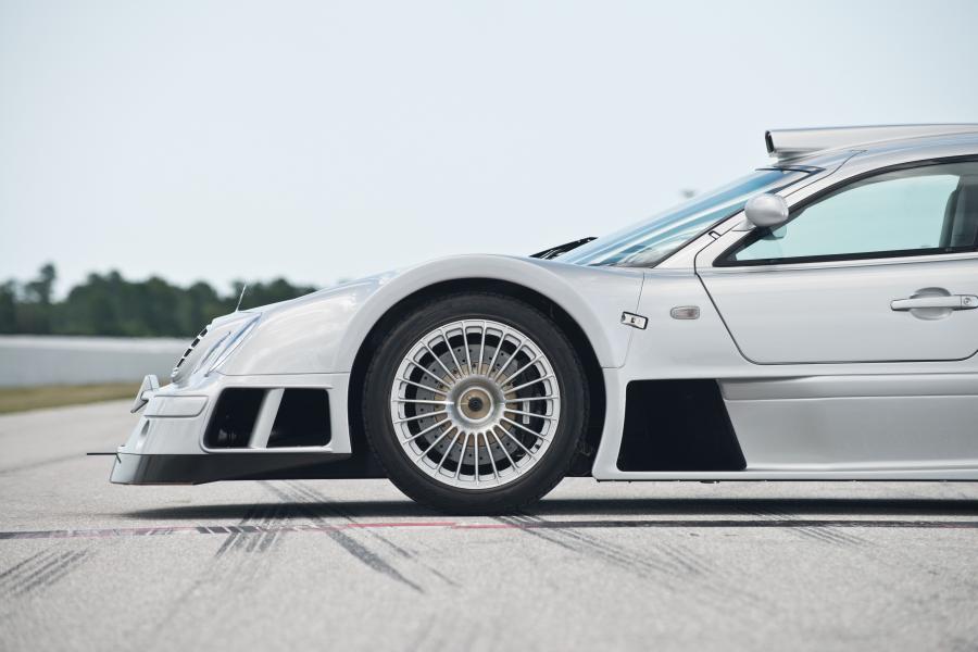  Mercedes-Benz CLK GTR 1998 года  (фото 11 из 33)